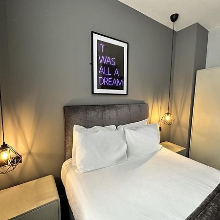 Hotel 105 Liverpool Bagian luar foto