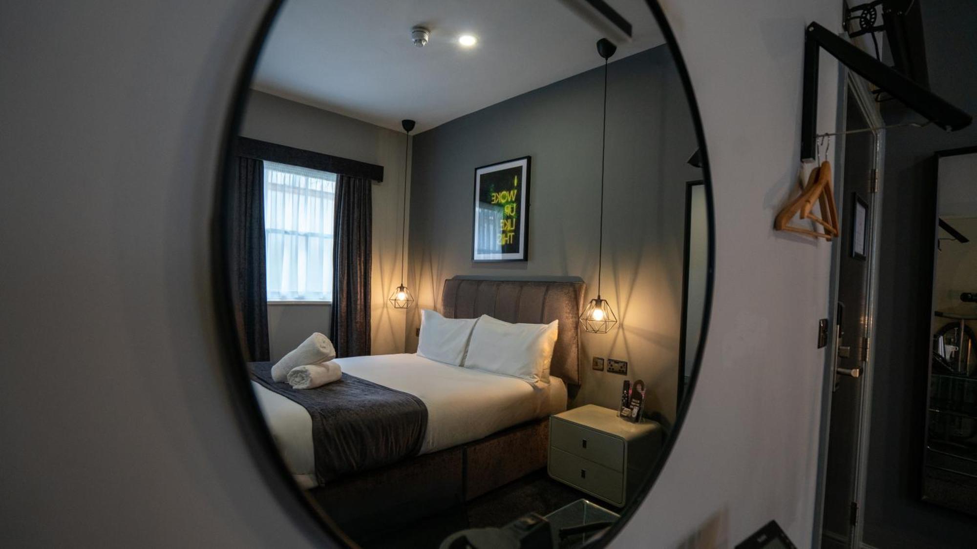 Hotel 105 Liverpool Bagian luar foto