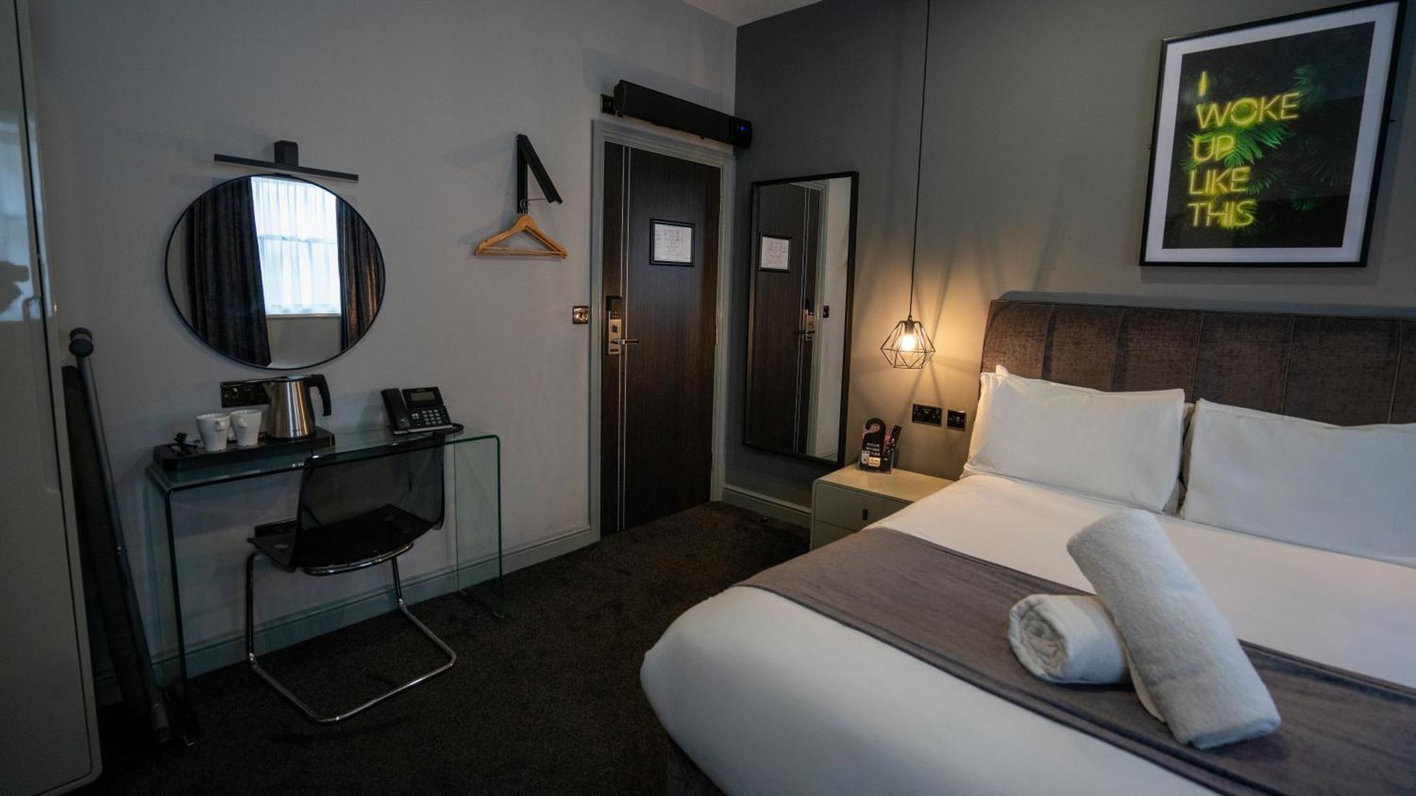 Hotel 105 Liverpool Bagian luar foto