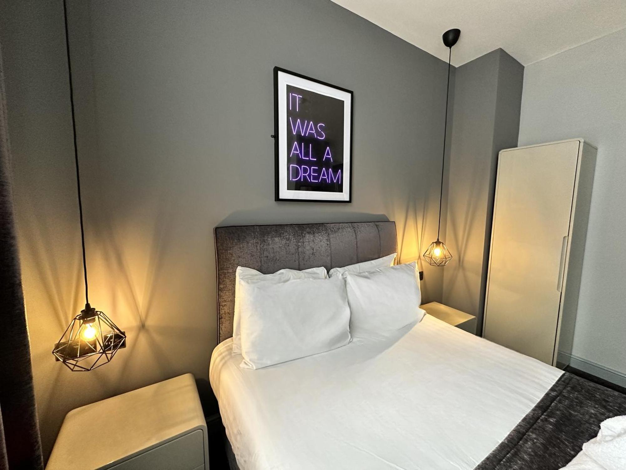 Hotel 105 Liverpool Bagian luar foto