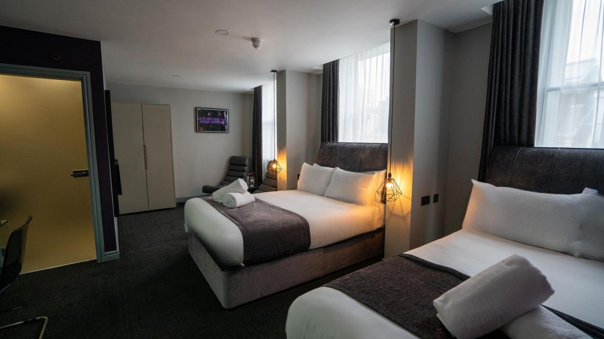 Hotel 105 Liverpool Bagian luar foto