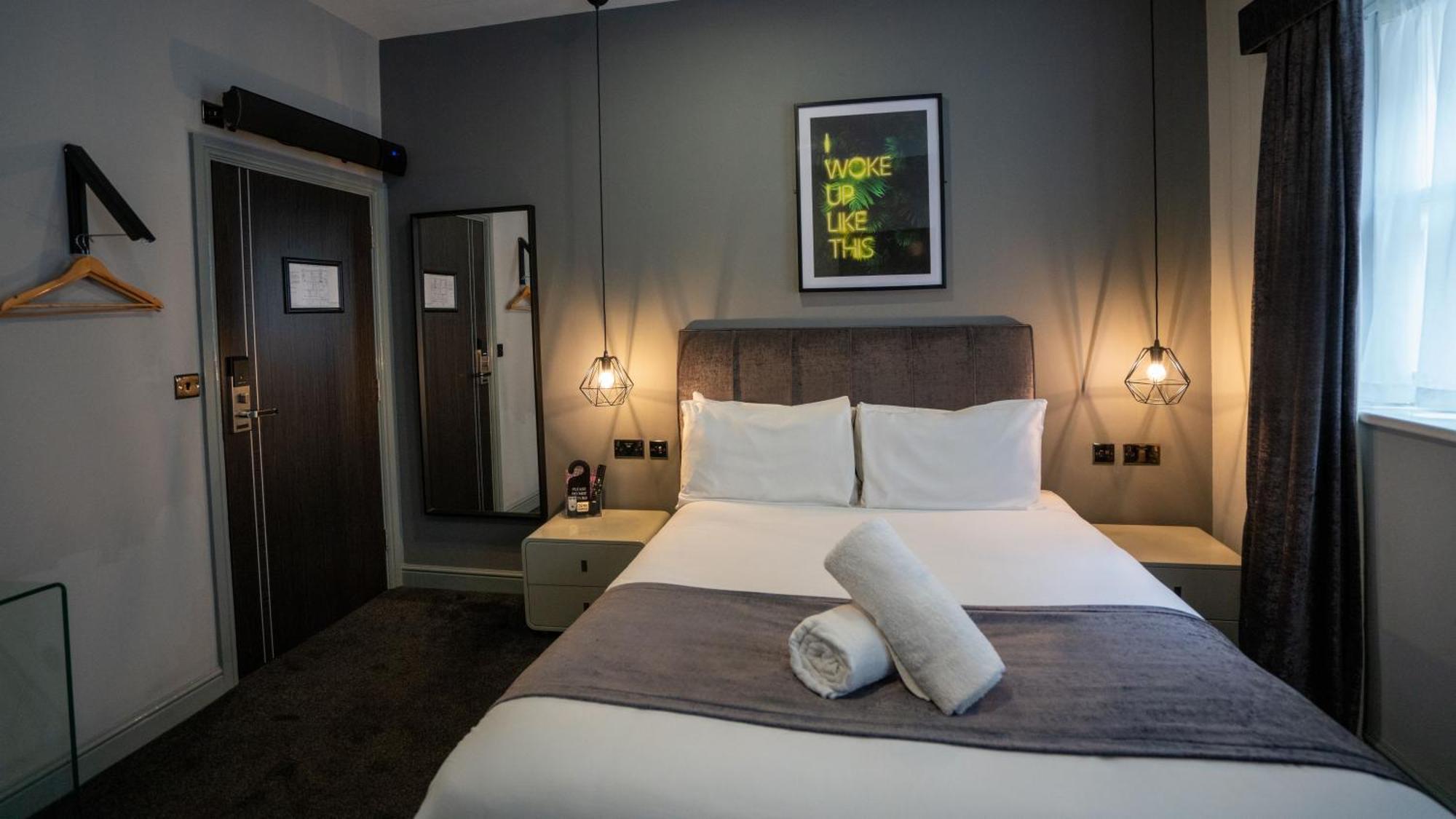 Hotel 105 Liverpool Bagian luar foto